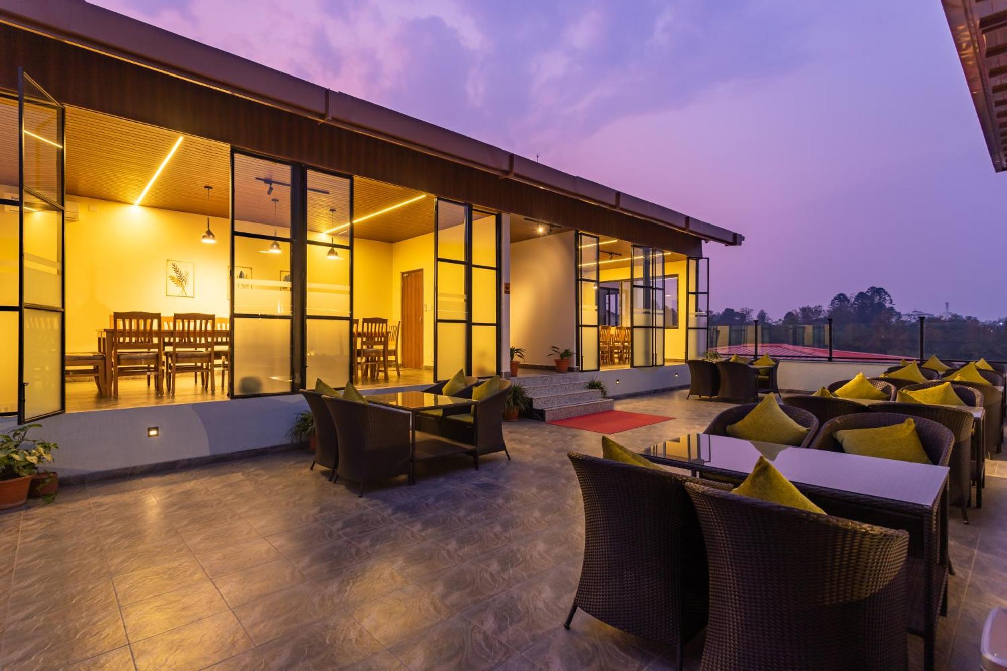 Hotel Crystal Pashupati Kathmandu Exteriör bild