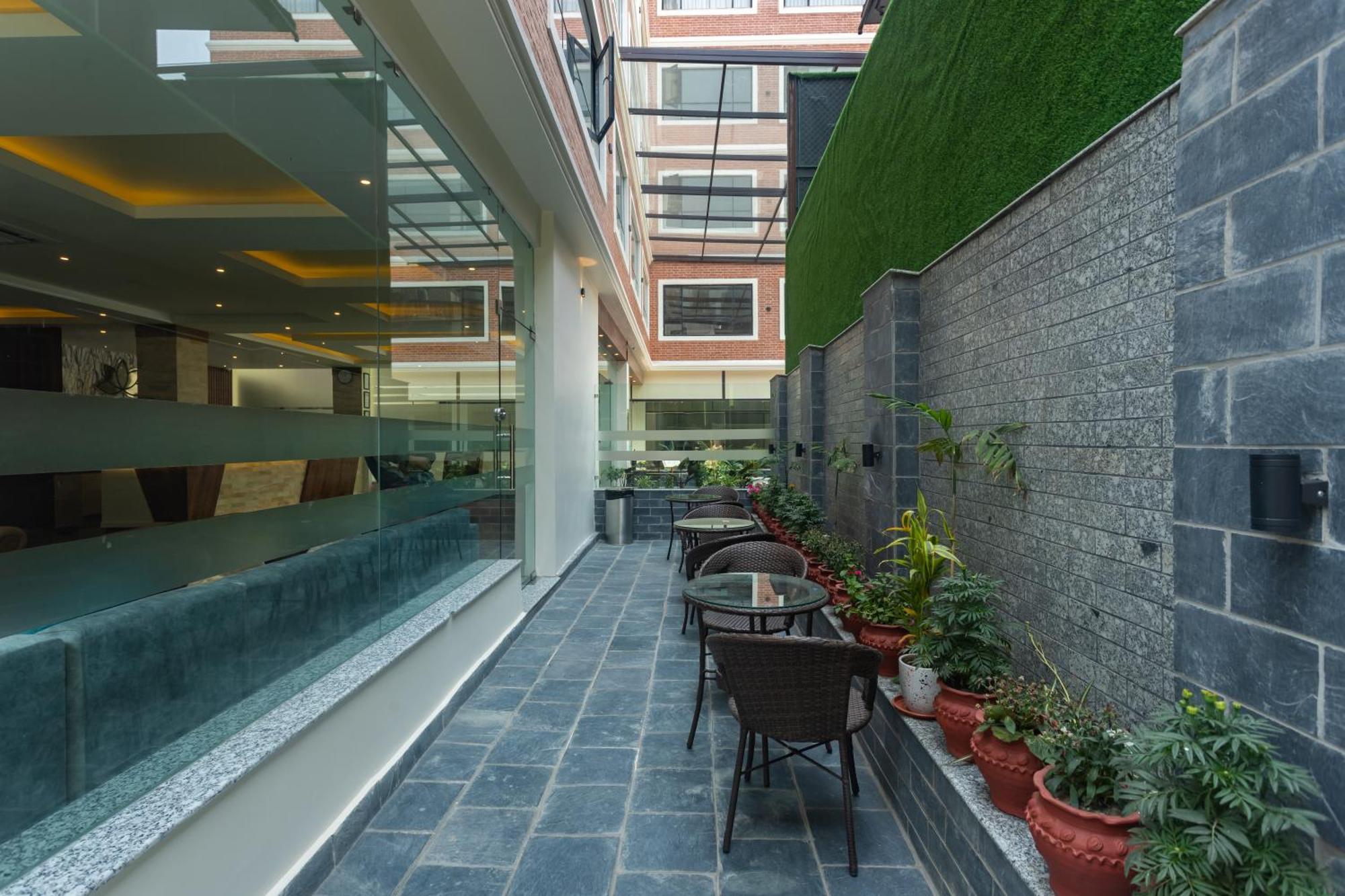 Hotel Crystal Pashupati Kathmandu Exteriör bild