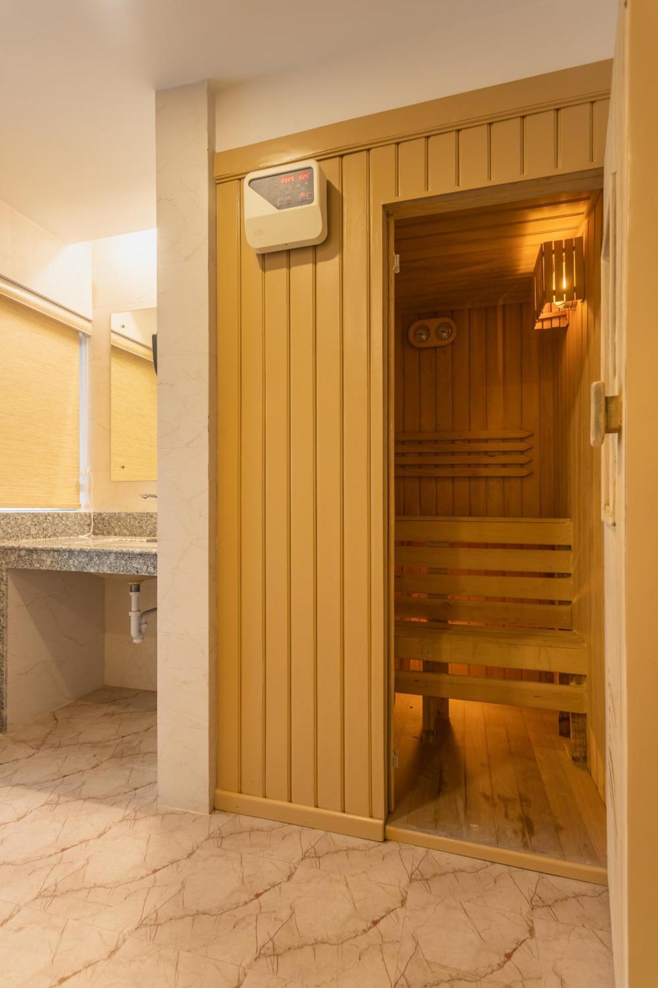 Hotel Crystal Pashupati Kathmandu Exteriör bild